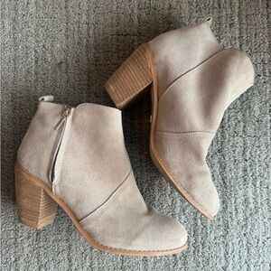 Lucky Brand Beige Women's Suede Ankle Boots